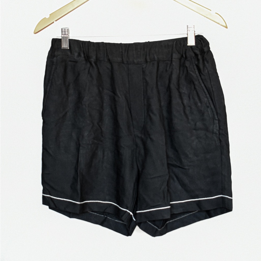 BASSIKE Black Casual Shorts with contrast stitch - Picture 1 of 11